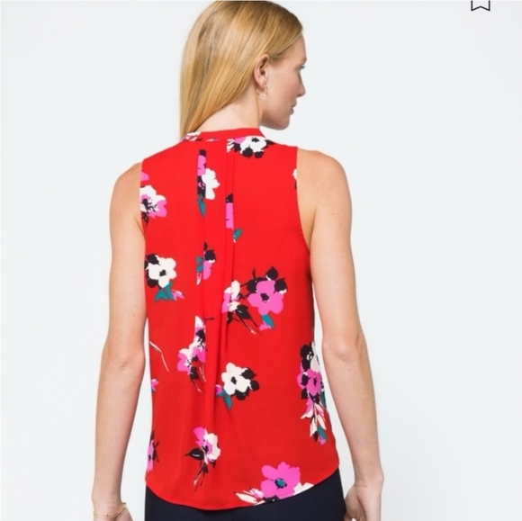 41 Hawthorn Breyson Pleat Detail Women's Blouse | Tropical Floral Red | Medium - Picture 5 of 15